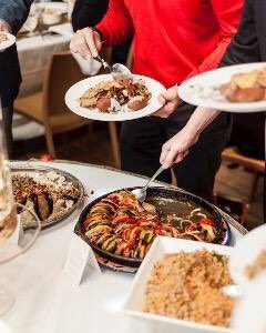 shwayshwayfilm's tweet photo. Follow our good friends from @NewcomerKitchen for some tasty receipes! #foodies #womenempowerment #opendoors #syriancooking #RefugeesWelcome https://t.co/BJpCaW1VWn