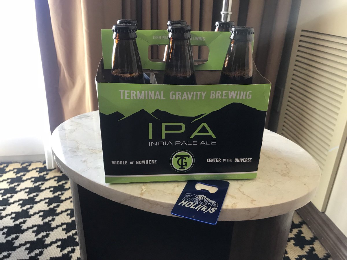 missfitts's tweet image. Can’t wait to hang with the Retireholicks crew tonight. The BOE as arrived. #excel2017 - crowd.cc/s/1e6cs