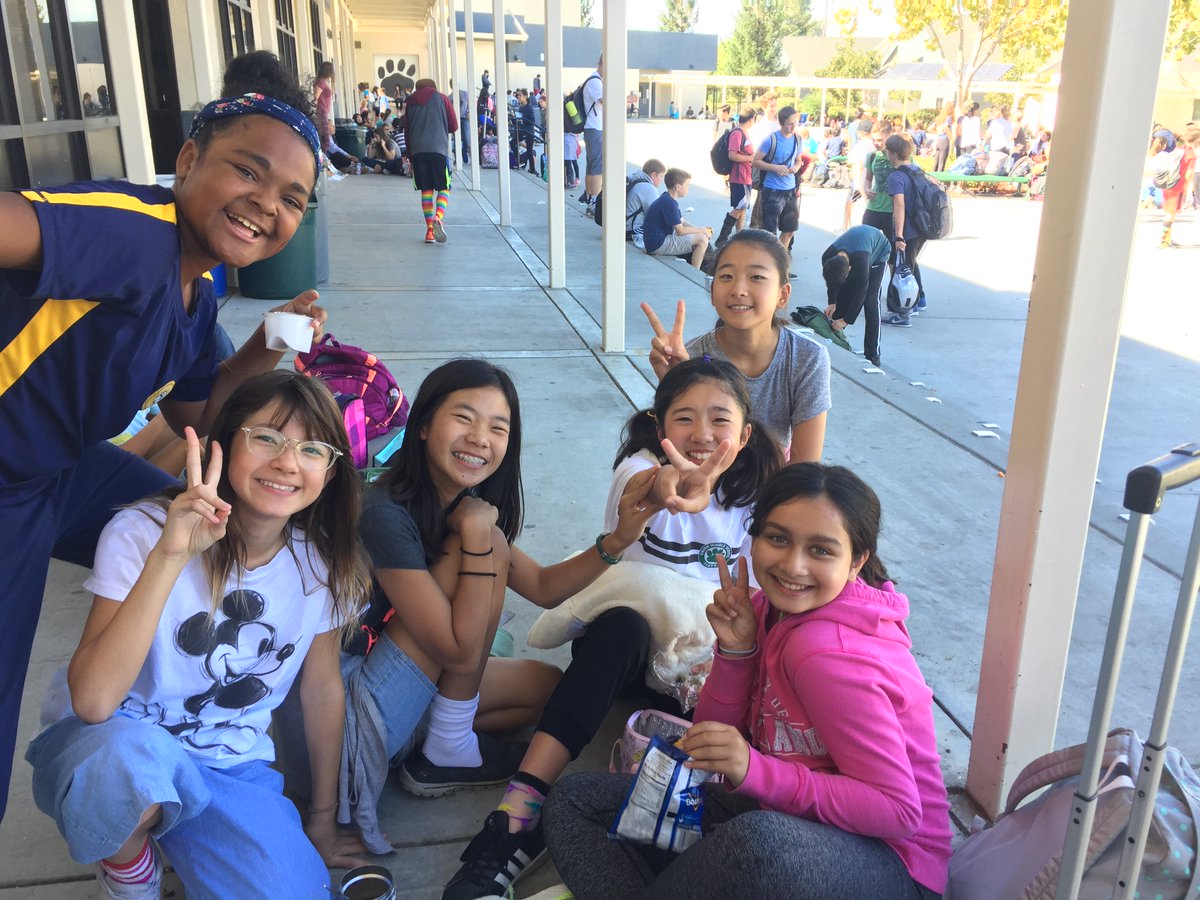 KnudsonKathy's tweet photo. #teamums #umstwitterbingov2 #umsgirlslunch #niceshirt https://t.co/9MNPvOpvmf