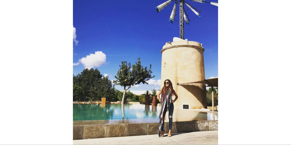 team_amapure's tweet photo. After a beautiful weekend .... just smile with https://t.co/ZZ26pjyJ65 !! #amapure #pure #cashmere #madeinitaly #handmade #luxury #scarves https://t.co/8BKxjawbIY