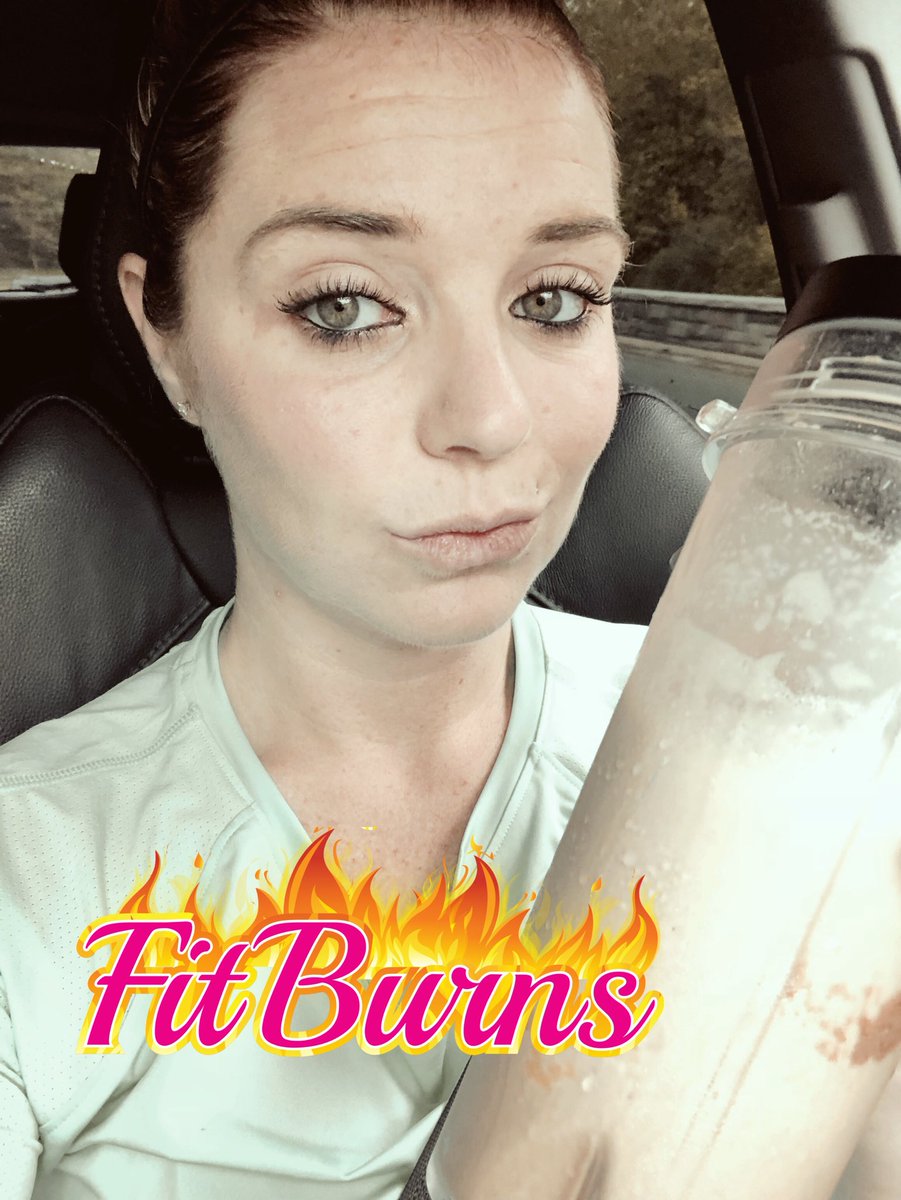 fitburns's tweet photo. Yummy snack! #proteinshake #protein #healthyeating #healthylifestyle #goals #chocolatepeanutbutter #fiber https://t.co/YJpoGZxWD2