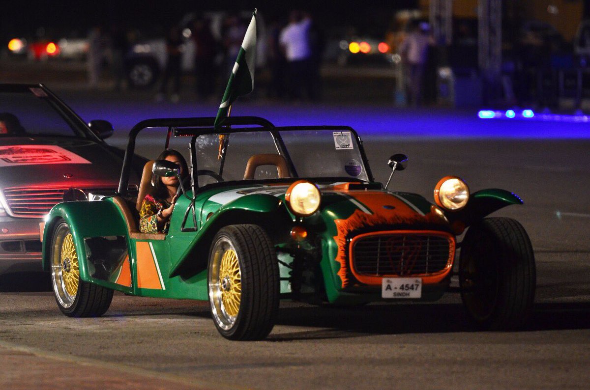 imfizzahkhan_'s tweet photo. Rocking the streets of #Islamabad 🔥
#PakistanMotorRally #BeautifulPakistan #PeacefulPakistan #ProsperousPakistan #sports #cars https://t.co/R08qN2W9GT