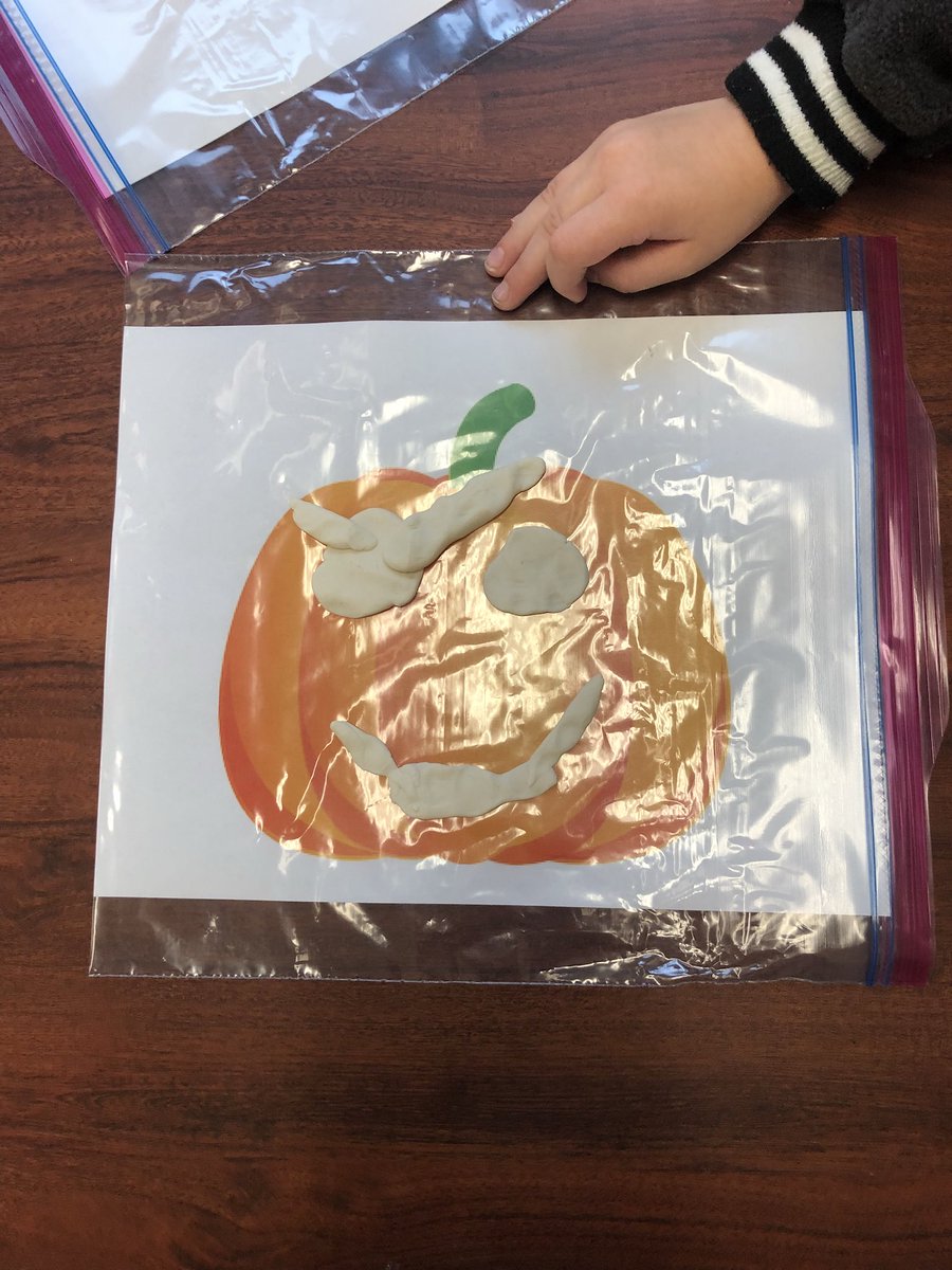 MrsMinorsKinder's tweet image. Fun making pumpkin faces in discovery center today.  #WEAreLakota #falltimefun