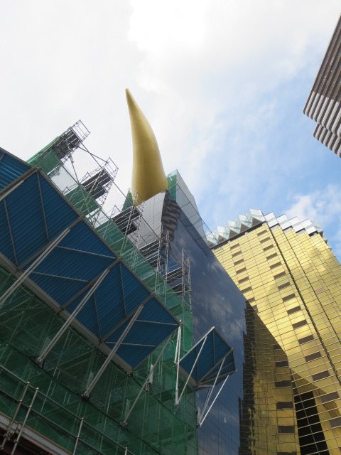 浅草の 金色のうんこ が無くなった 騒然とする人々 なにが起きた ついに換金されたか その真相とは Togetter