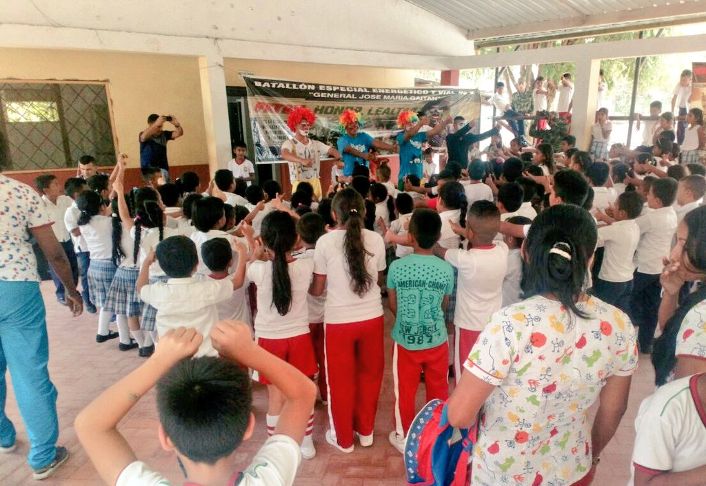 Ejercito_Div6's tweet photo. #EstamosEnaelCorazón de los colombianos y ahi nos vamos a quedar, con este mensaje llegamos a la vereda achiote #Baeev9 #FeEnColombia https://t.co/6v5dtVkU9v