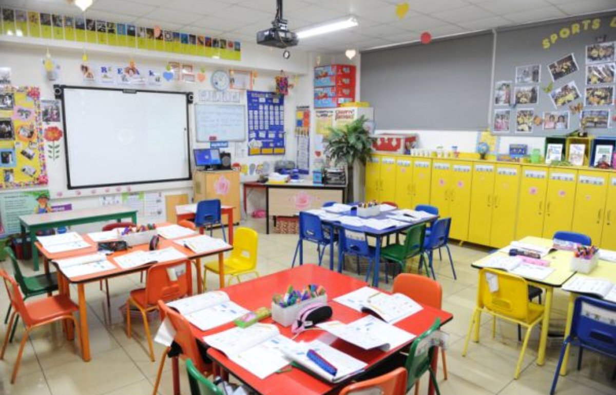 OlofsonGabi's tweet photo. this visual classroom has many visual diagrams for students to relate to and a projector to show pictureshelping students connect #Sect0015 https://t.co/0E6qXghrSZ