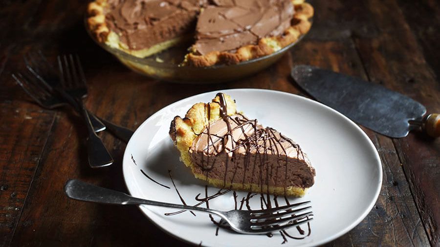 RuledMe's tweet photo. New video!  #keto Chocolate Silk Pie:  https://t.co/b3hRufoQHu https://t.co/o5v0NvI1qP