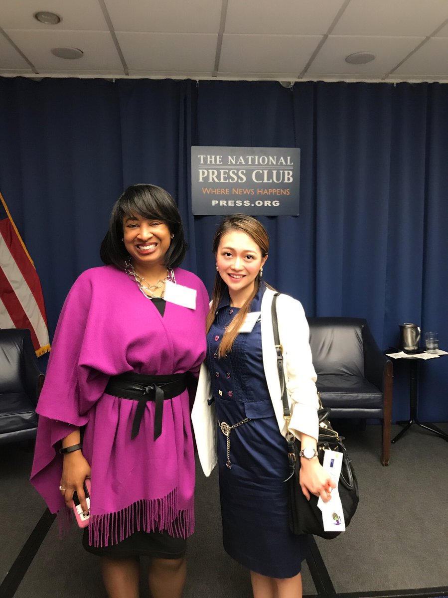 prettyzhzh's tweet photo. So inspiring 2 listen 2 &amp; talk w/ @Renetta_Tull abt empowering #women w/ #education across cultures&amp;countries.Thx 4 the gr8 session #MWM2017 https://t.co/nmcloRsff4