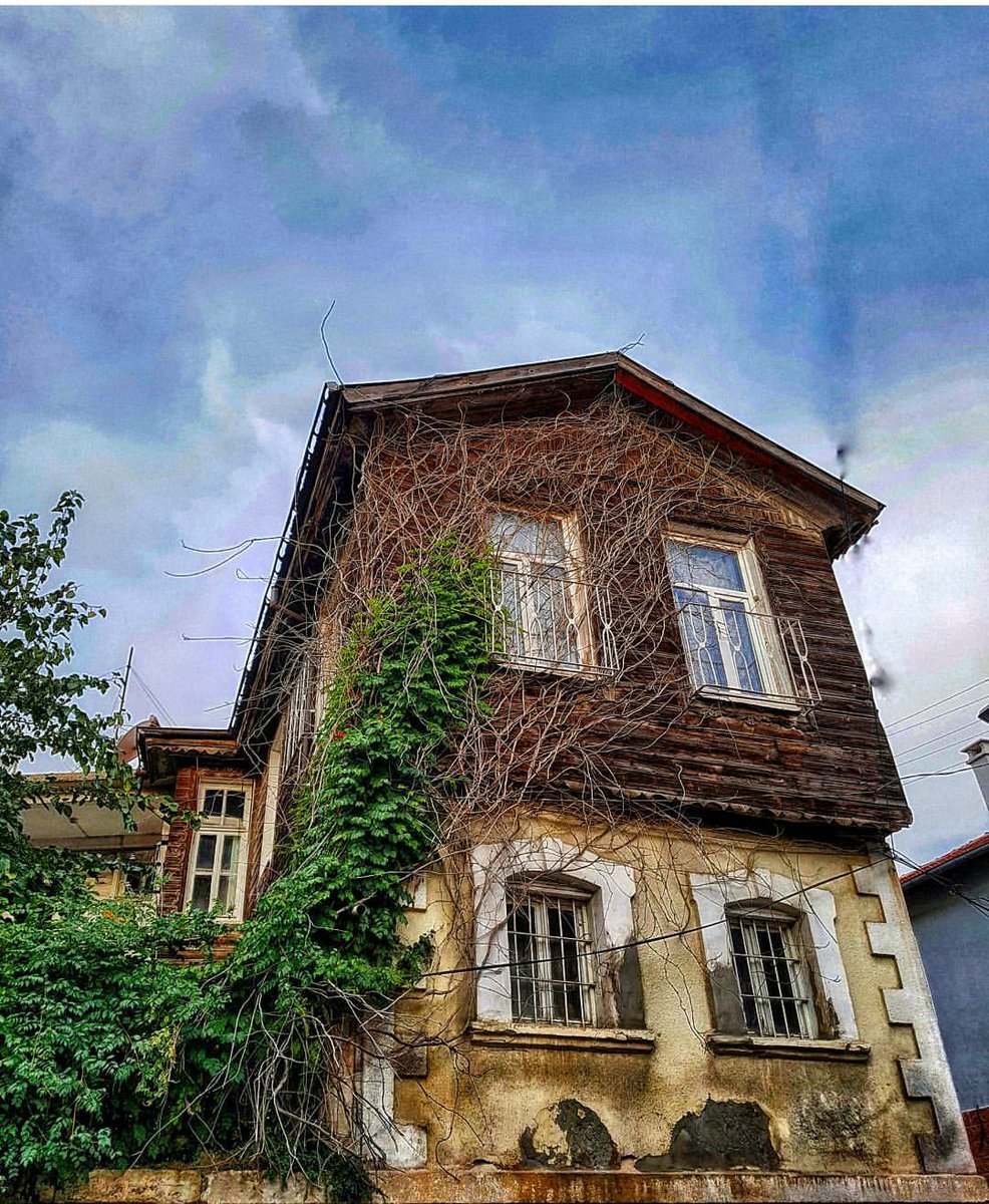 Ömrünüzü sustuklarınızı duyan birileriyle gecirin ! Konustuklarınızı duymayan birileriyle değil.