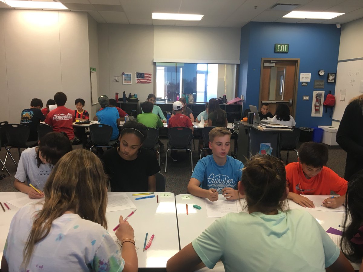 bgonz93's tweet photo. Peer editing research papers @design39campus #studentvoice https://t.co/PpUJA0kgWS