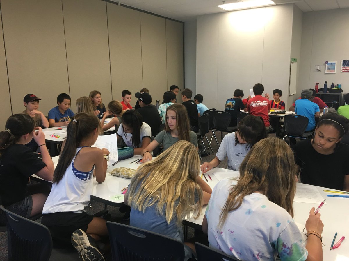 bgonz93's tweet photo. Peer editing research papers @design39campus #studentvoice https://t.co/PpUJA0kgWS
