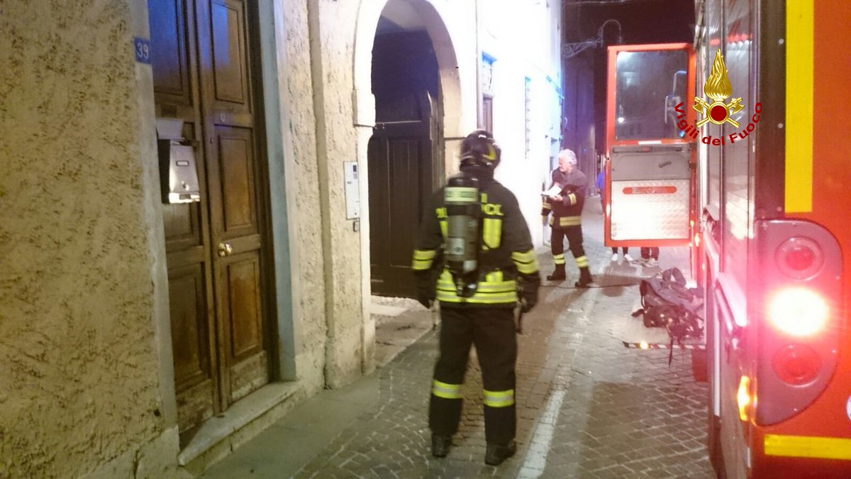 vvfveneto's tweet photo. #23ott 1900 Schio(VI), brucia cuscino e materasso all’interno di un appartamento #vigilidelfuoco  limitano i danni #soccorsiquotidiani https://t.co/1XONnFeXjb
