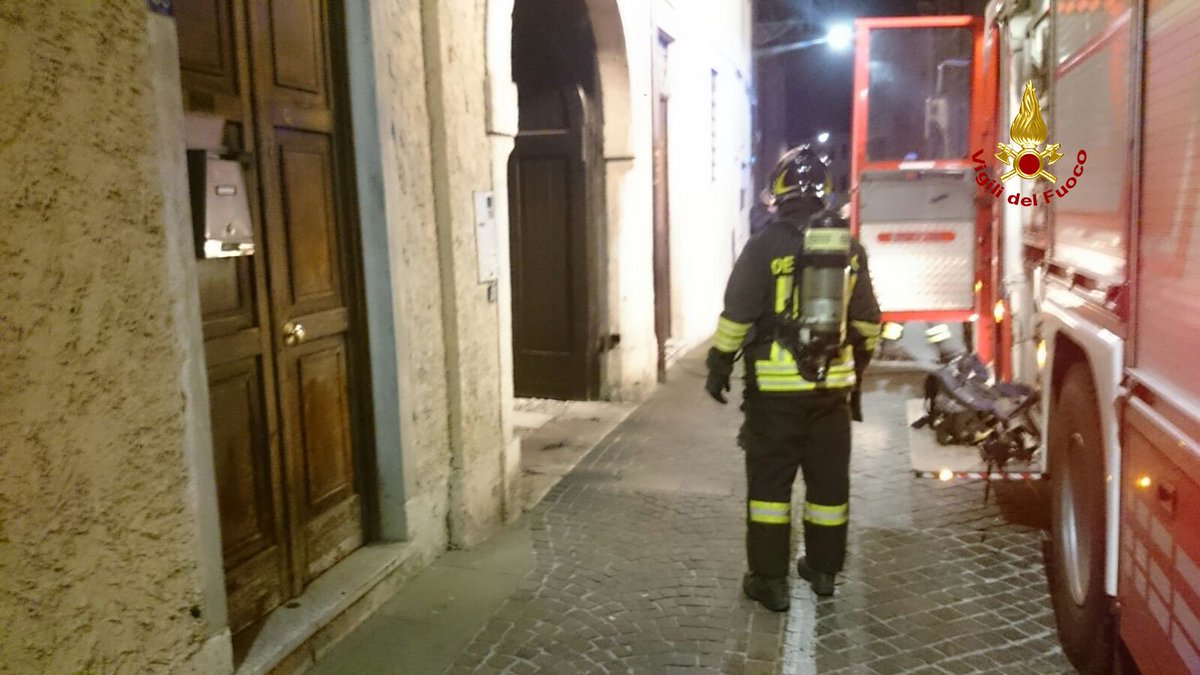 vvfveneto's tweet photo. #23ott 1900 Schio(VI), brucia cuscino e materasso all’interno di un appartamento #vigilidelfuoco  limitano i danni #soccorsiquotidiani https://t.co/1XONnFeXjb