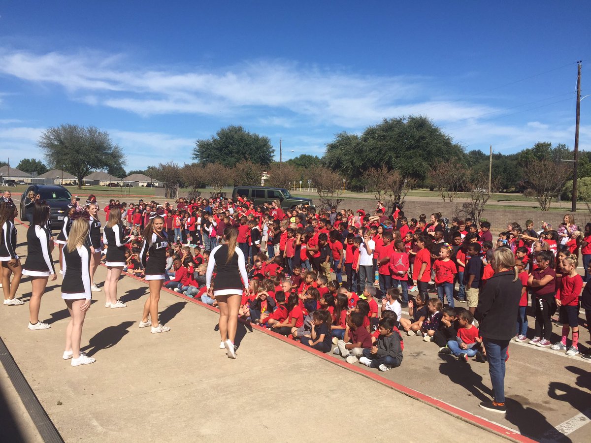 chadEwester's tweet photo. Bowie Elementary kicks off #redribbonweek with pep rally and parade led by Ennis Fire and Police Departments @EnnisISD #drugfree https://t.co/jsfQIwtWvu