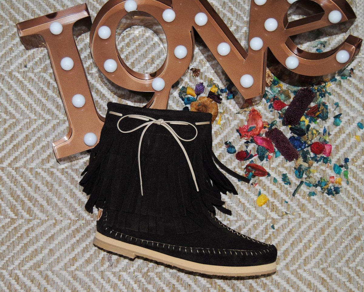 autenticoWallB's tweet photo. Nuestras botas Cherokees nos tienen enamoradas ❤️
Encuentralas en https://t.co/SzNrQ5pioO #boots #Shoes #wallb #autentico #Browns #street https://t.co/Dm41YQabtB