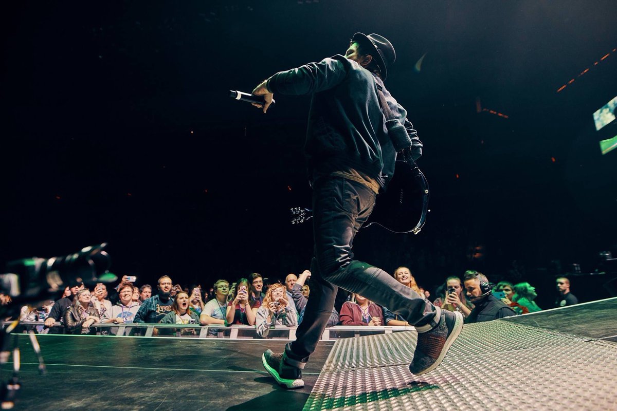 poisoned_youth_'s tweet image. 