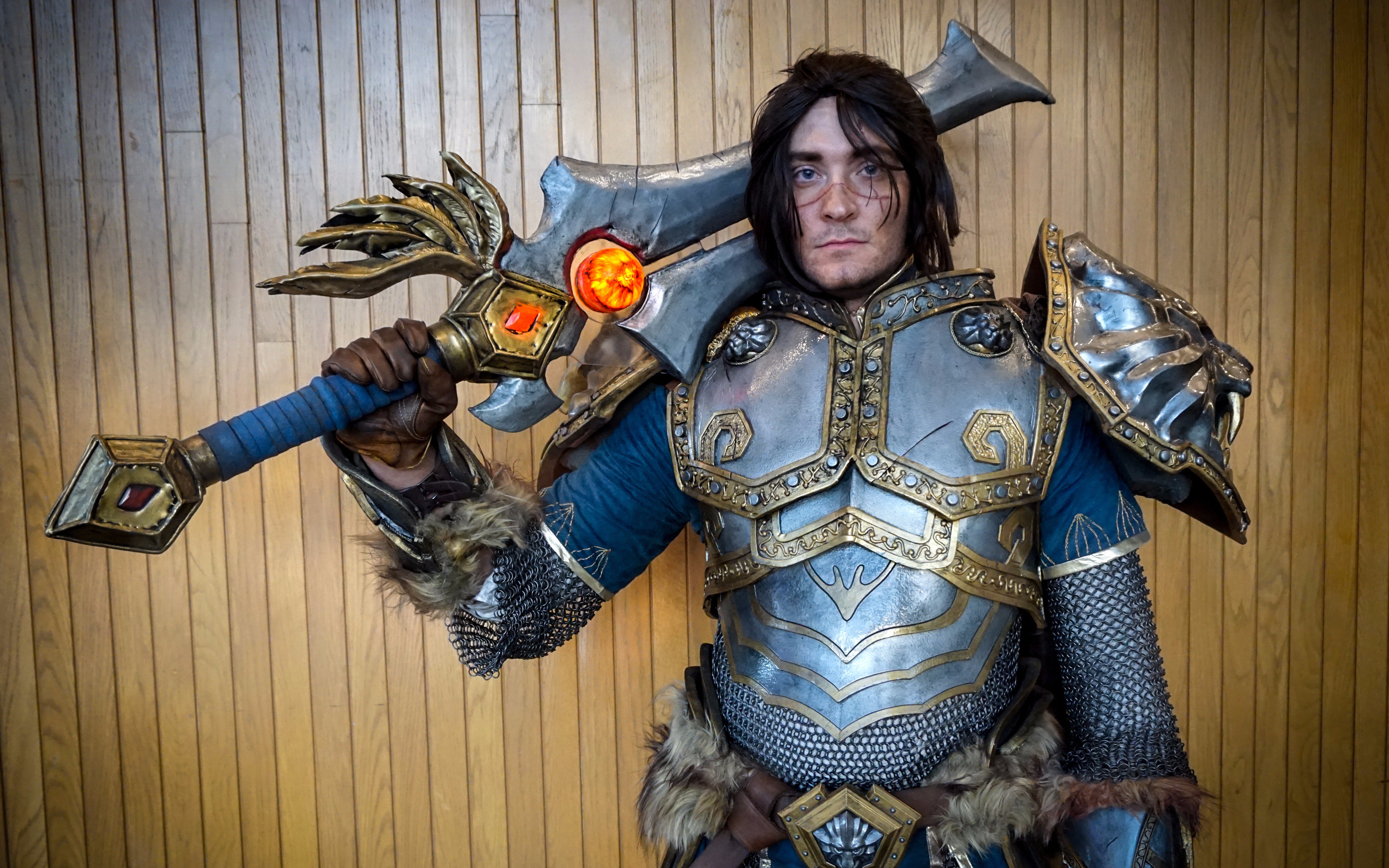 Вариан ринн. Varian Wrynn. Varian Wrynn Cosplay. Вариан Ринн косплей. Вариан Ринн меч.