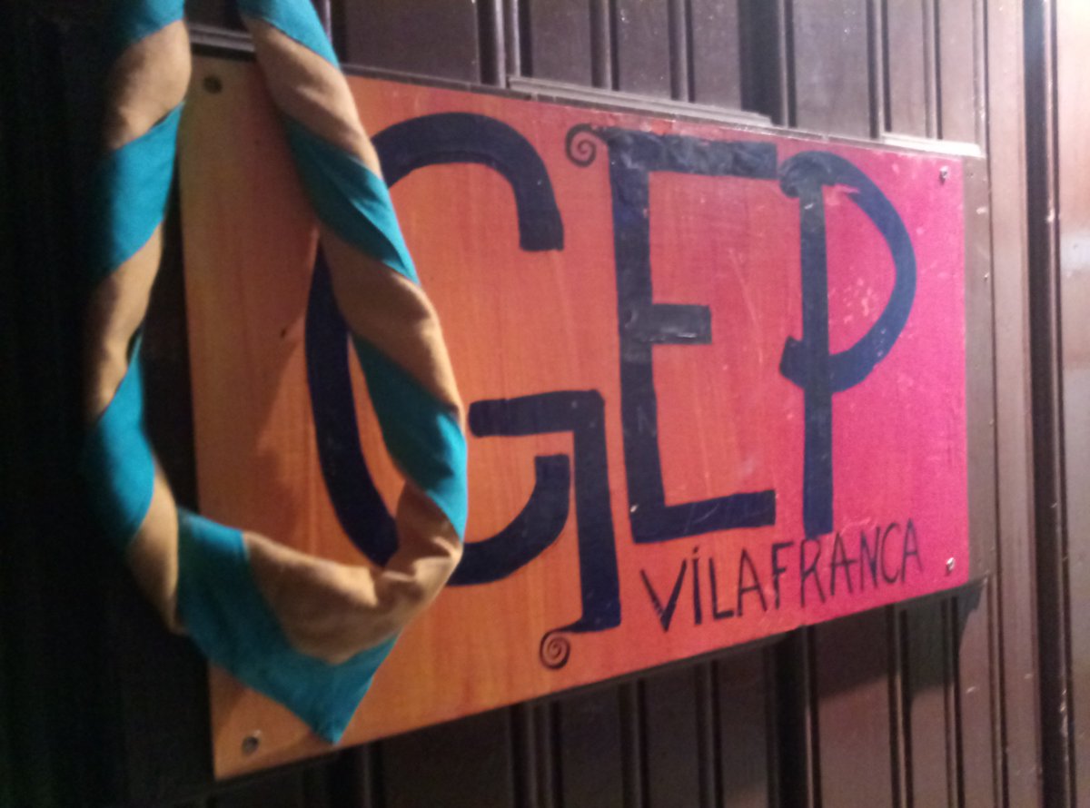 GEPVilafranca's tweet photo. Mil gràcies @LOlladegrills @Zona15MCECC pel detallàs! El guardarem amb molt de carinyo! Us esperem aviat companys/es, al #VèrtexMCECC! https://t.co/aQu4Ej8tcL