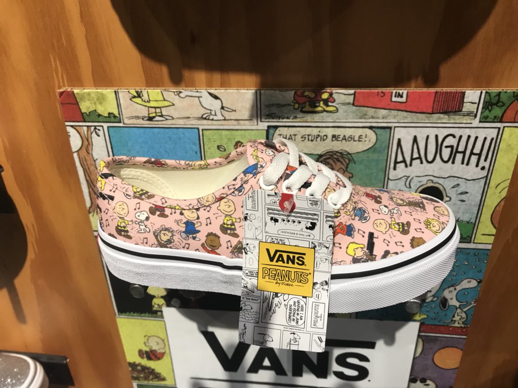 Number_Runner's tweet photo. @jeauboux You know what’s really weird. Vans and the Peanuts have a deal. #WeRold https://t.co/noPrC0xXO6