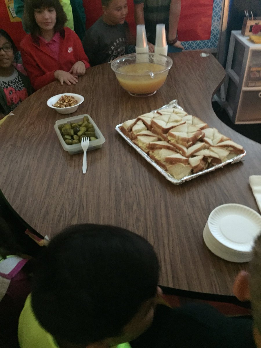 chill_hill2's tweet photo. Students loved their Because of Winn Dixie party in fourth grade today!@jagsofjefferson  @3mwalkerMwalker #iamwfisd #waytogomrsgound https://t.co/h5vbxNQFNt