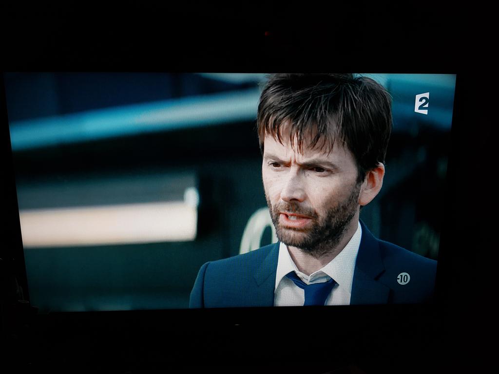 FunnySeng_'s tweet photo. It's so awesome to see @BroadchurchTV season 3 premiere in France with the incredible @David_Tennant and @OColmanFans 😊😍 https://t.co/SJbuRdaNOr