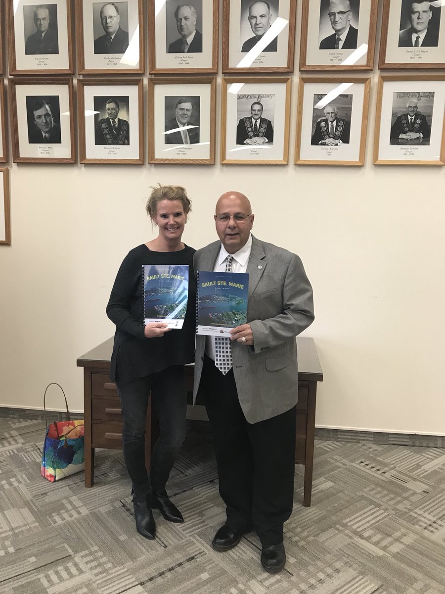 SooShoe's tweet photo. The #Sault supports #AmazonNorth. Councillors Hollingsworth and @CouncillorBruni show their support for @Amazon https://t.co/JpaLLYoXdX