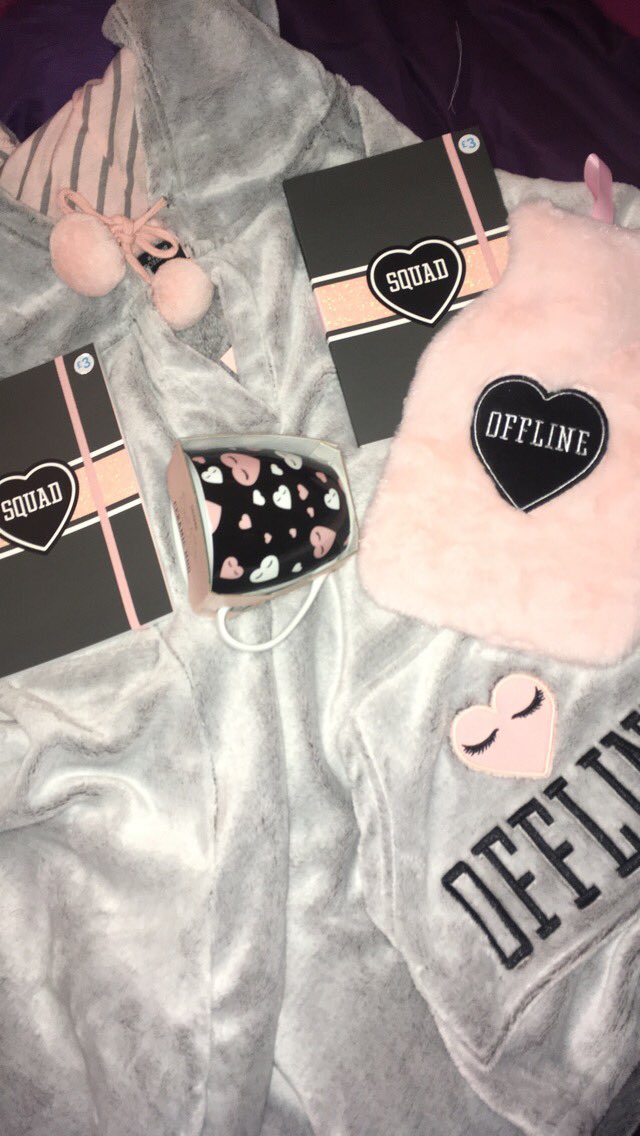 Saffron34664297's tweet photo. This all the store had left when my mum went after work but I’m so grateful! 💗 SAFFYBXPRIMARK @SaffronBarker https://t.co/syVZ90Upor