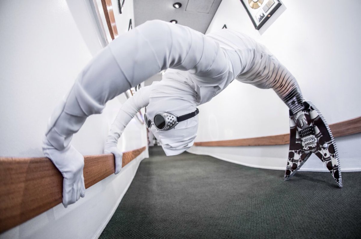 I_am_ALYA's tweet photo. Range of flexibility in a music business #museman #ALYA #MondayMotivation #recording https://t.co/m16GYoRP7y