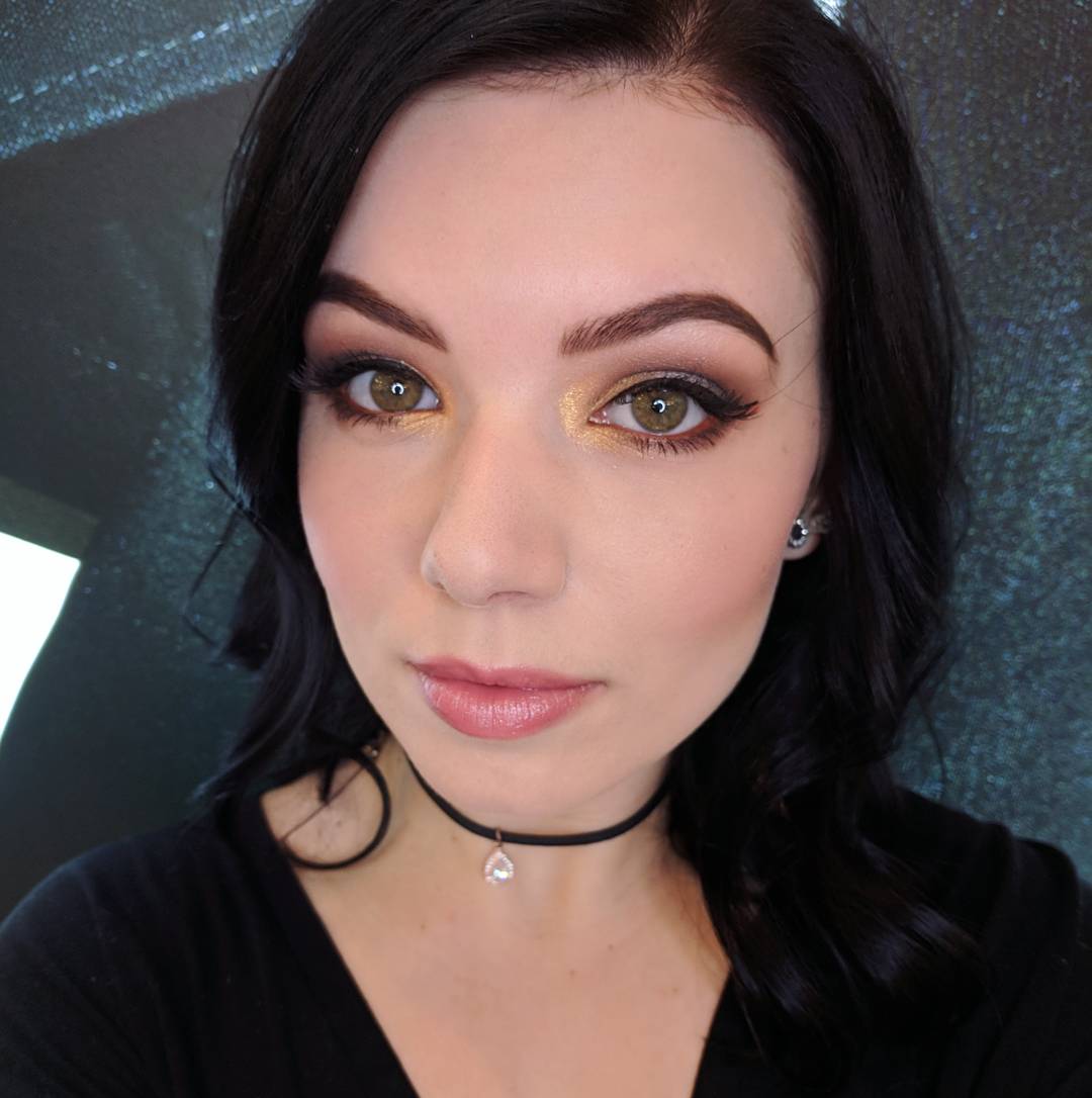 the_emkat's tweet photo. I'm back! More fun with the @AnastasiaBevHil Prism Palette #edgebeauty #mua #PRISM #theemmakat #glam #makeupmonday
https://t.co/ymIdUiBfwd https://t.co/Bl4KkU5iB1