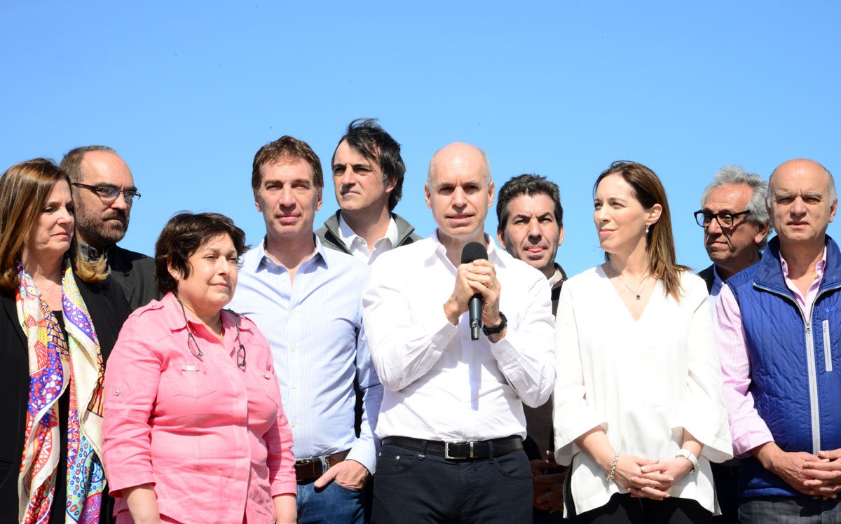 diegosantilli's tweet photo. Junto a @horaciorlarreta, @mariuvidal y parte del equipo, recorrimos los avances en las obras del Puente Lacarra. https://t.co/JIzxiK1QHM