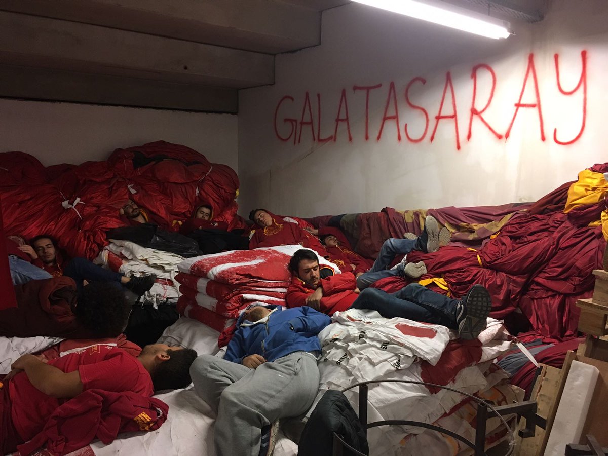 Bizlere iftira atan şerefsizler, senin uğruna her çileyi çeken bizleri yolundan döndüremez! <a href="/GalatasaraySK/">Galatasaray SK</a>