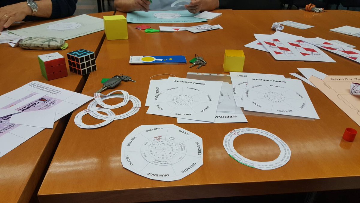 miquelduran's tweet photo. #weekdayrings rubik's cube trihexaflexagons rubik's magic gozinta boxes ... #g4gcelebration Girona @G4GCelebration https://t.co/LpYvUmeWAy