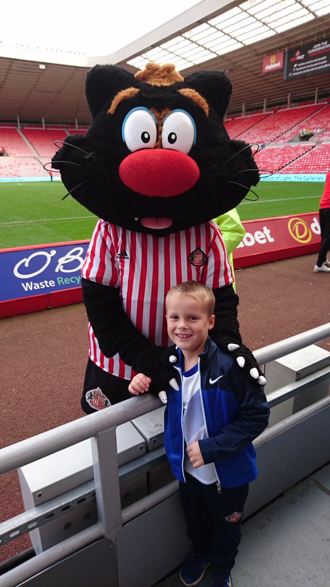 Mark_Gradwell's tweet photo. Kids had a great time @StadiumOfLight #SAFCFanFest today.
Great to catch up with @robynparker13 @JackGray1997 too https://t.co/MwaI79i2qJ