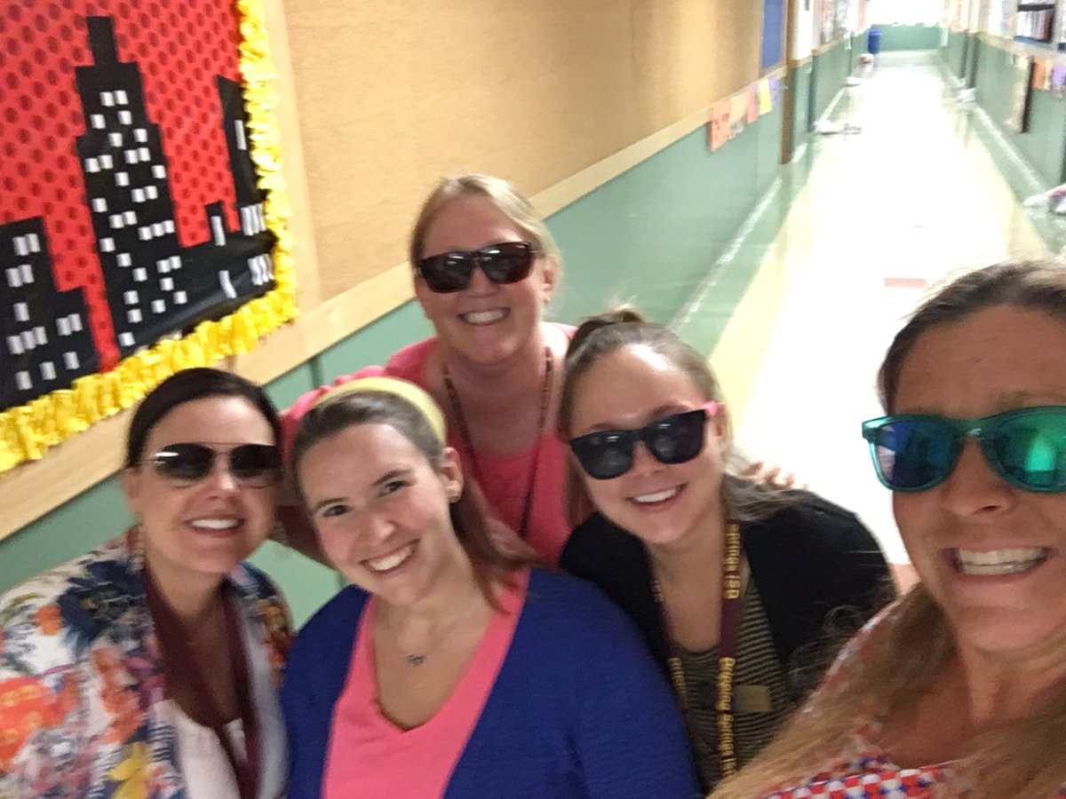 MsRonnaCruz's tweet photo. 2nd grade says "Our future is too bright for drugs!!"  #RSEwhy #RedRibbonWeek #IamDSISD https://t.co/GjizIZGrfW