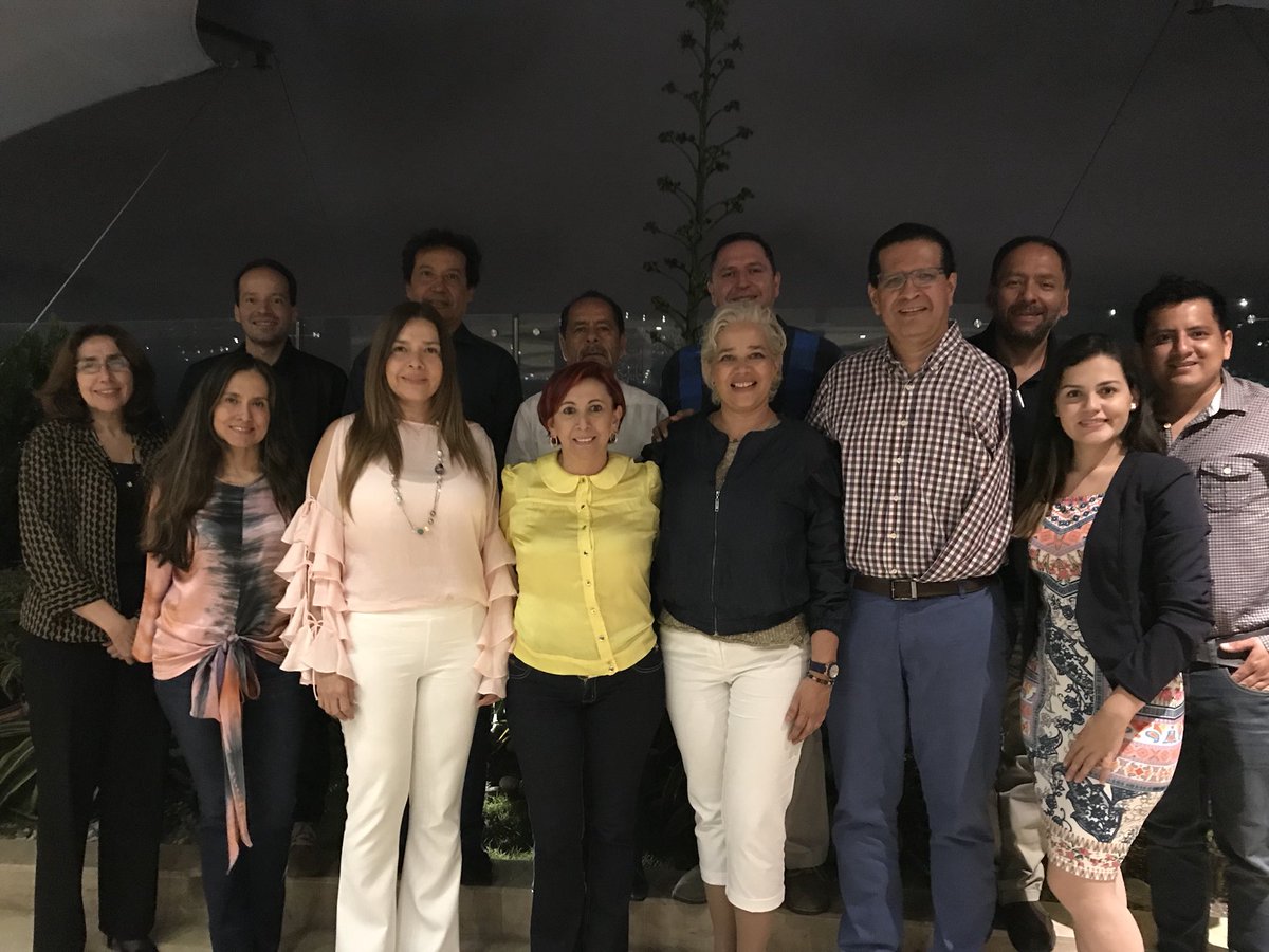 jaimechavezsuar's tweet photo. Inspírate a emprender @FComultrasan @Gim_Superior estudiantes bachiller B/ga y expertos Sillicon Valley U Andes Javeriana https://t.co/PPZ0eZecjk