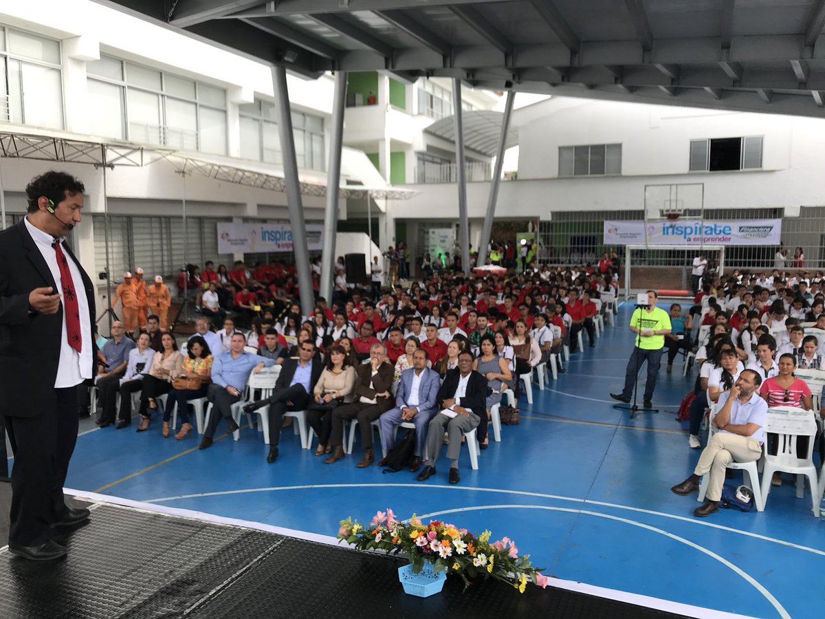 jaimechavezsuar's tweet photo. Inspírate a emprender @FComultrasan @Gim_Superior estudiantes bachiller B/ga y expertos Sillicon Valley U Andes Javeriana https://t.co/PPZ0eZecjk
