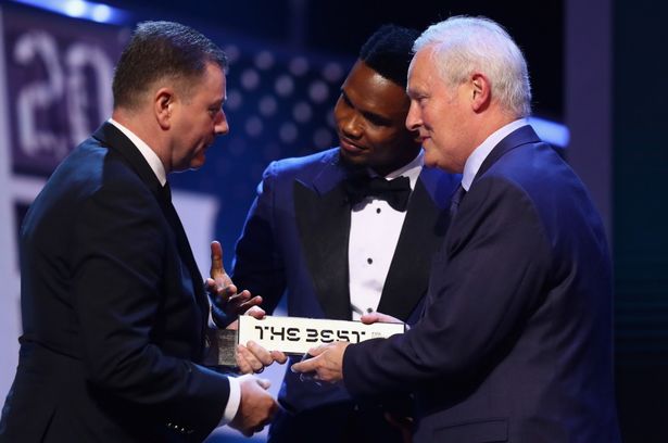 Record_Sport's tweet photo. Samuel Eto'o can't stop laughing as Celtic are awarded best fans prize at FIFA awards
https://t.co/p7ZK4iav0A https://t.co/GtdVgpBNH3