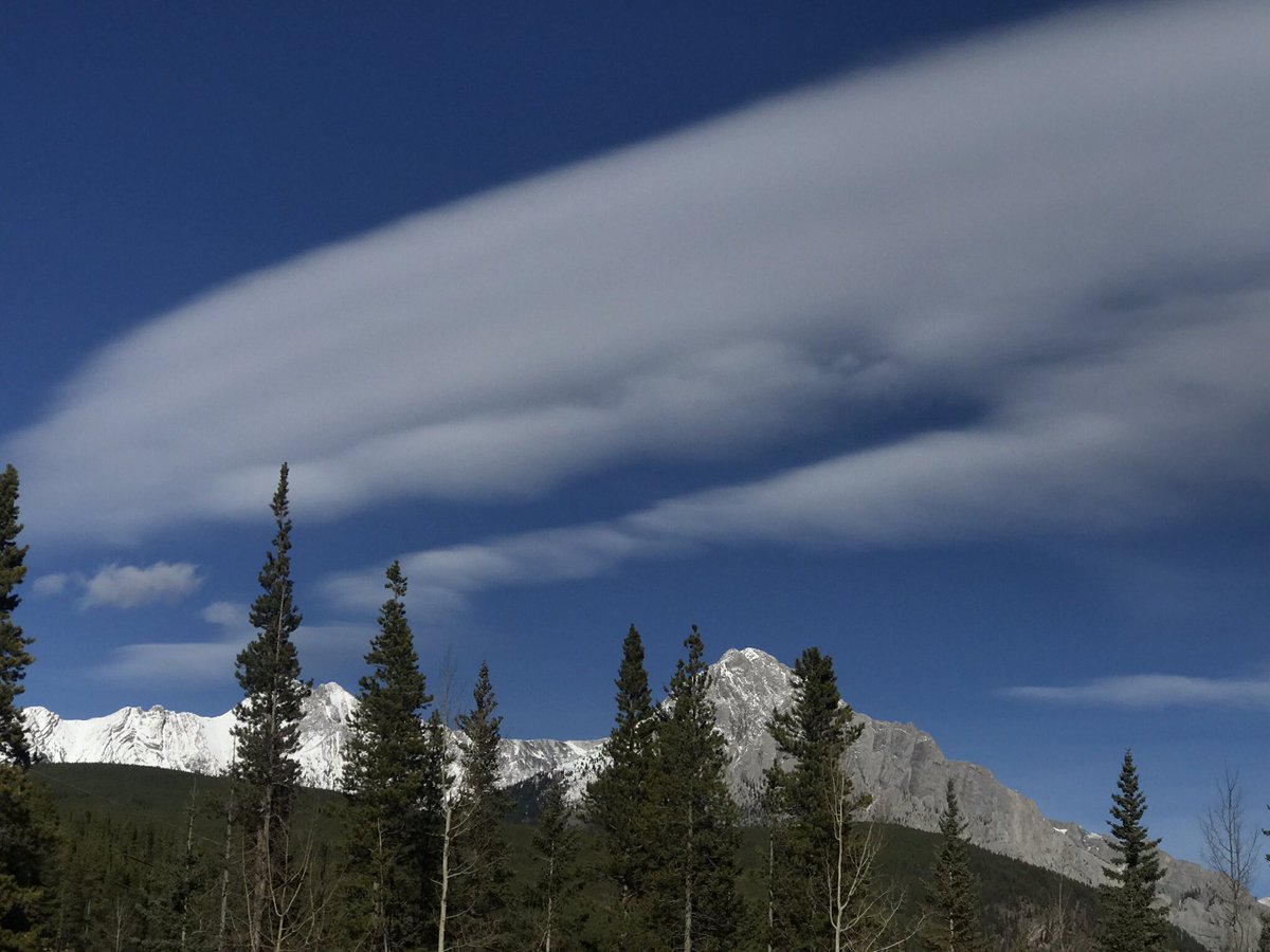 Washed_Up's tweet photo. #Chinook arch I’ve #MtLorette in #Kananaskis valley 13c #abstorm https://t.co/8MdQkaI8Bw