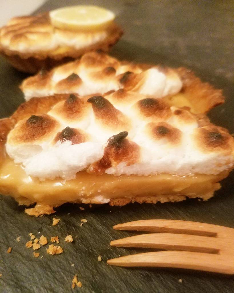 nadasto's tweet photo. Allez....
.
🍋🍋
#lemon #citron #lemonpie #tarteaucitron #savoureztoulouse #homemade #franckmen #foodista #foodpics #sogood #sweet #frenchfoo… https://t.co/bpLY4luomP