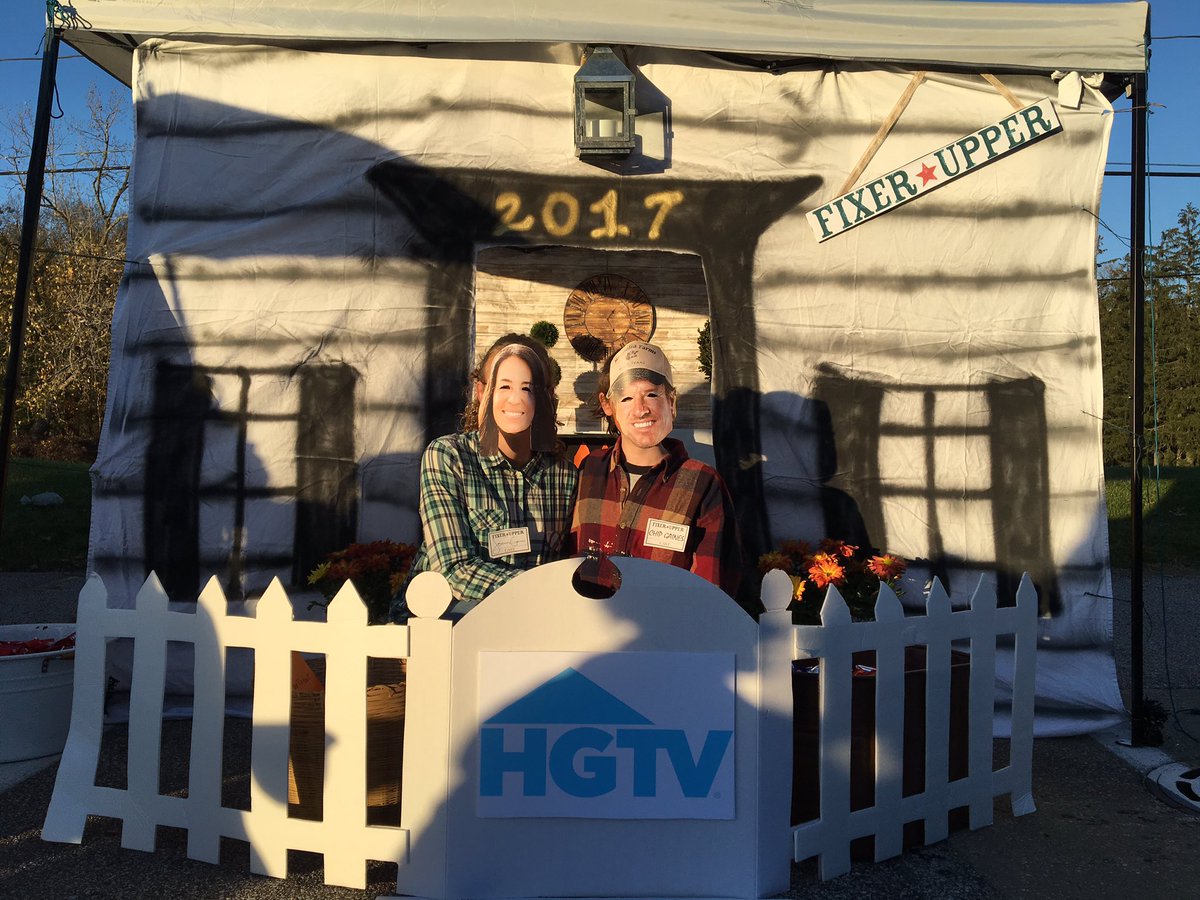 MrsFullerBMS's tweet photo. Just like @joannagaines &amp; @chipgaines fix up Waco on @hgtv #fixerupper @BradyMiddle Builders' Club "fixes up" ours! @magnolia #TrunkOrTreat https://t.co/LwYqUQuuBp