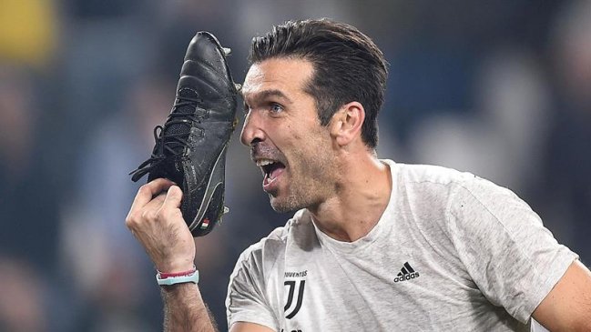 Cooperativa's tweet photo. Gianluigi Buffon ganó el primer premio al mejor portero de la FIFA https://t.co/KcjP3P4iZC https://t.co/tV85rDY0Br