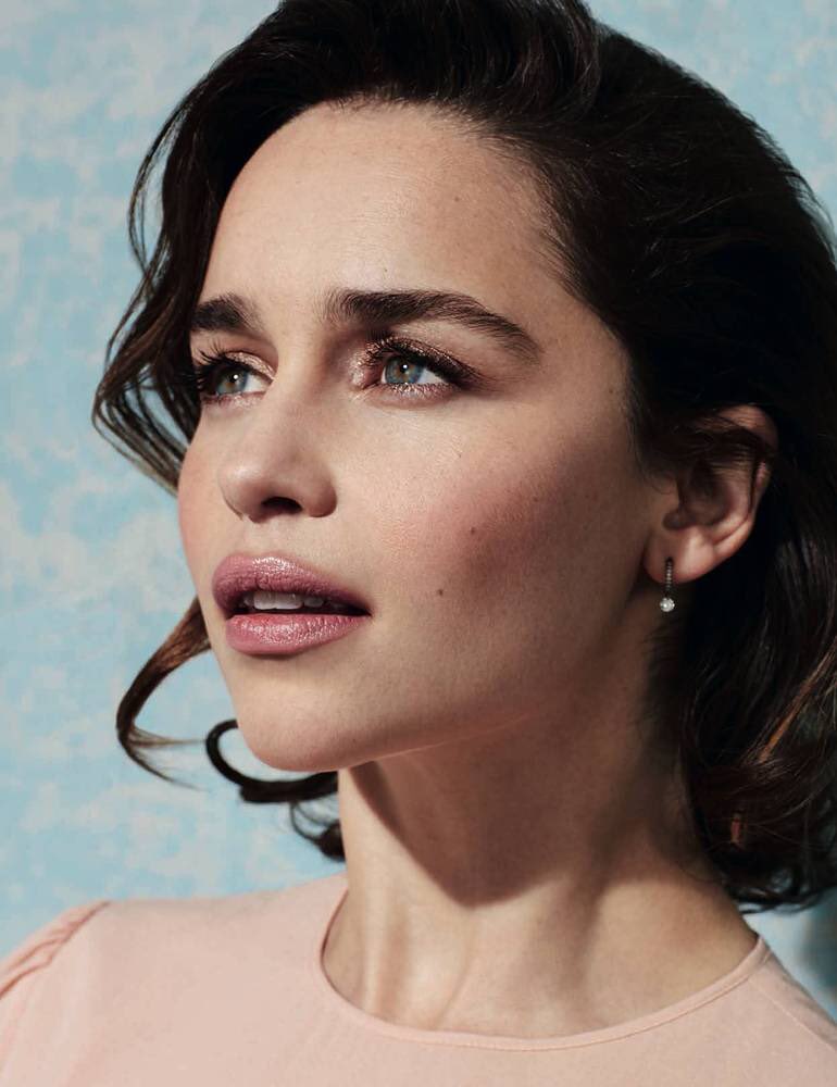 ThronesUpdates's tweet photo. Happy birthday, Emilia Clarke! https://t.co/dXpA8FnROX