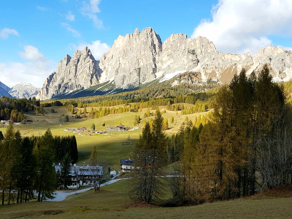 gwendolynn87's tweet photo. #dolomiti #italia https://t.co/G1PsBcZTyJ