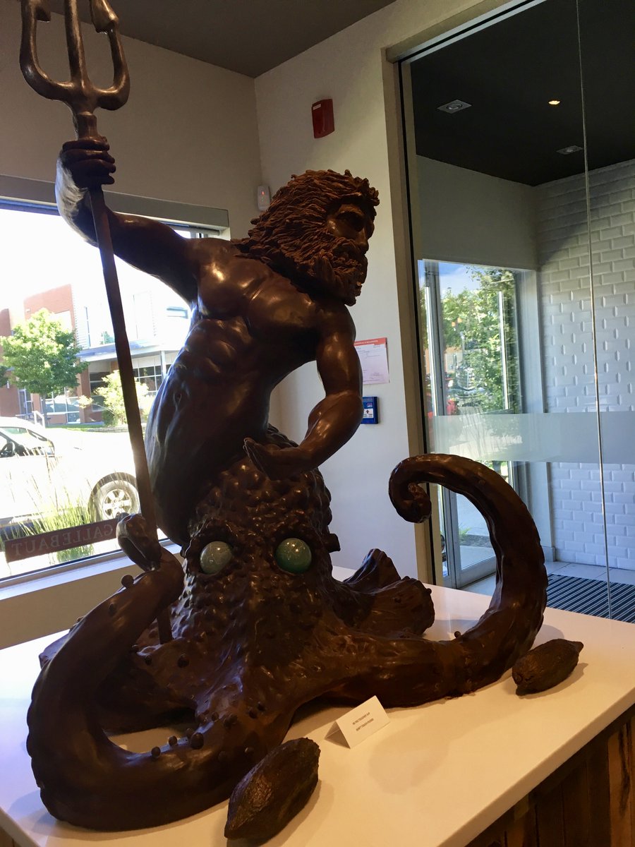 wizardofwords's tweet photo. I was amazed at the #creativity I saw at the #chocolate academy run by @BCgroupnews in #Montreal. #chocolatour https://t.co/arO8c2NBTL https://t.co/1ZpltEJVO3