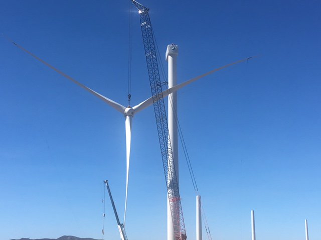 TuleWind's tweet photo. Construction continues at the Tule wind project as rotor blades move into place. 🏗️ https://t.co/9hYIxW7Kcf