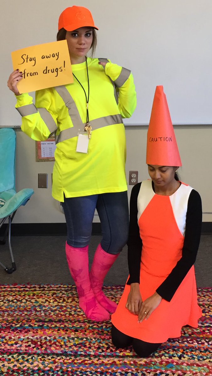 LaurCalvert's tweet photo. Shining away drugs! Happy #RedRibbonWeek https://t.co/rt7LPNmJK2