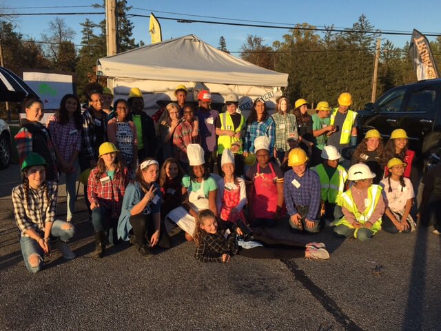 MrsFullerBMS's tweet photo. Just like @joannagaines &amp; @chipgaines fix up Waco on @hgtv #fixerupper @BradyMiddle Builders' Club "fixes up" ours! @magnolia #TrunkOrTreat https://t.co/4hyrgU2RCc