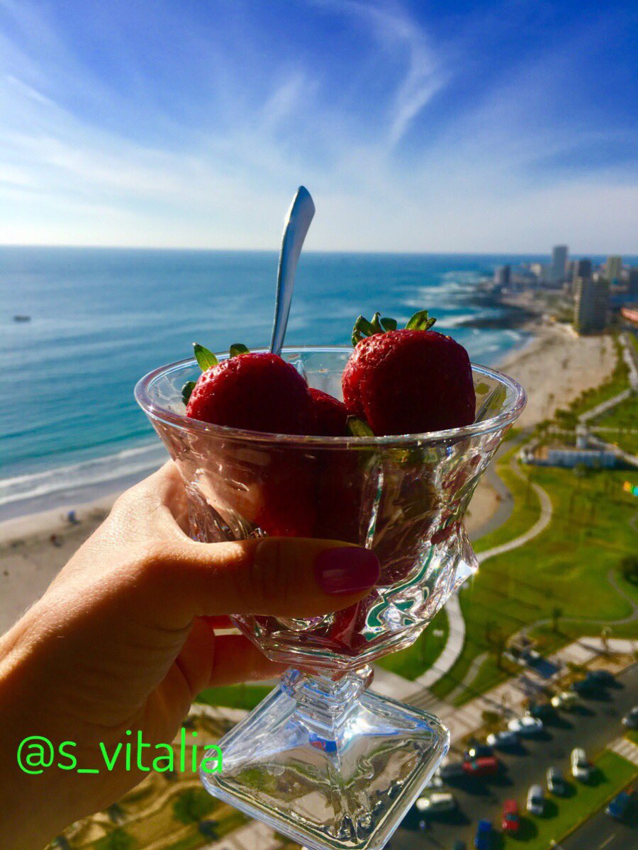 s_vitalia's tweet photo. #modoRelajo
#paz #amor #tranquilidad en mi #Iquique #playacavancha #cavancha #tarapaca #BenditaPrimavera #frutasDeLaEstacion #frutiilla 🍓🍓🍓🍓 https://t.co/aC7UvzcLm9