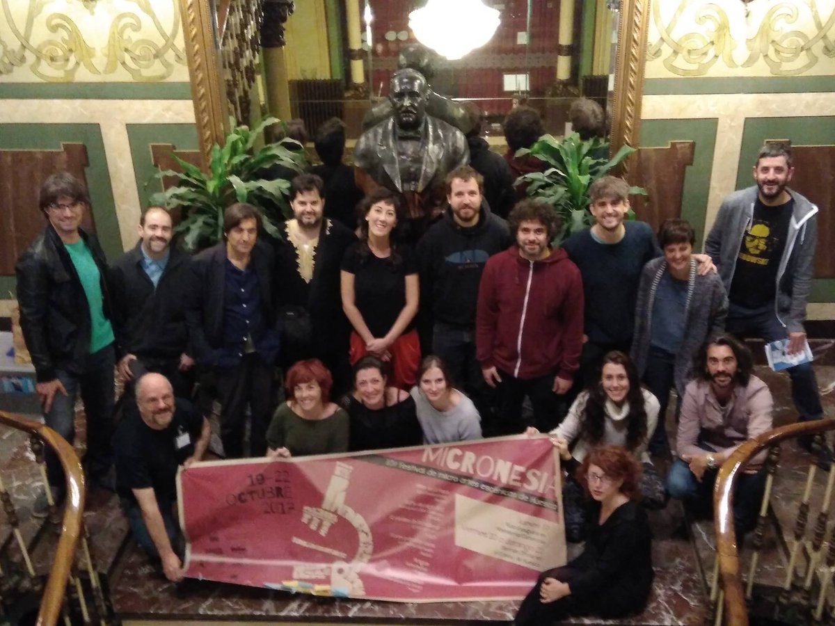 ZazurcaAE's tweet photo. Foto de familia 10ª #MicronesiaHuesca: todos los artistas participantes con parte del equipo de organización y voluntarios, GRACIAS A TODOS! https://t.co/5R49IiYKsd
