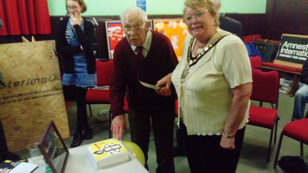 JanetUxb's tweet photo. Mayor of #hillingdon cutting cake for @AmnestyHillingd 30th anniversary celebration tonight in #uxbridge https://t.co/0GRbWGO4S2
